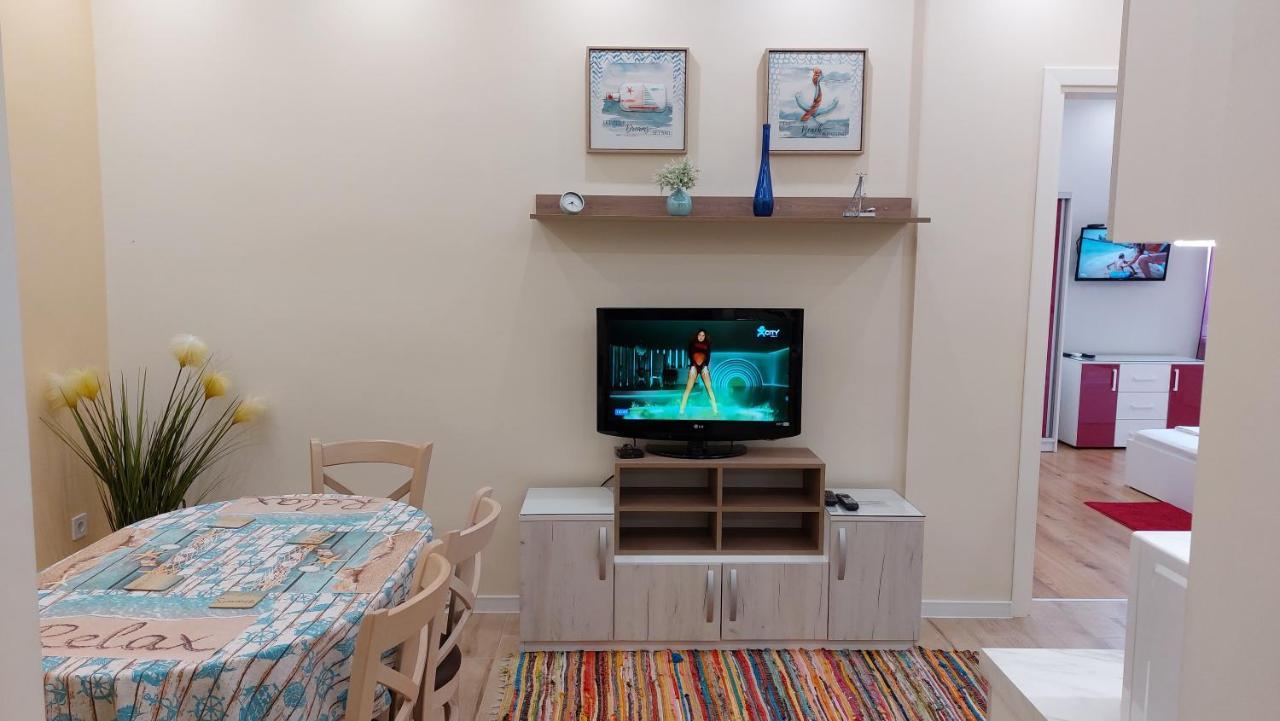 Апартамент Pink & Blue - 2Bdr With Balcony - Wi-Fi Varna ภายนอก รูปภาพ