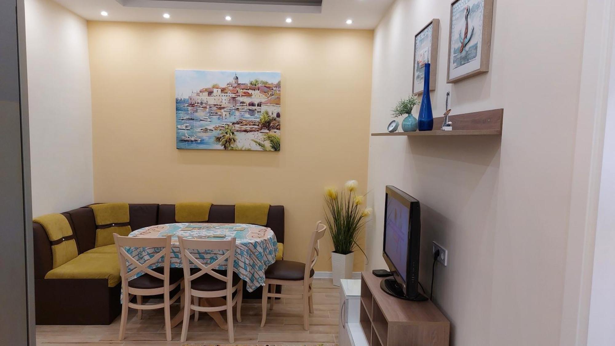 Апартамент Pink & Blue - 2Bdr With Balcony - Wi-Fi Varna ภายนอก รูปภาพ